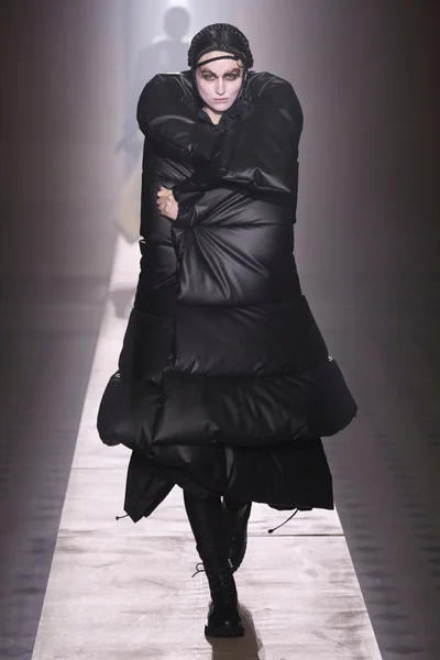 Look 27